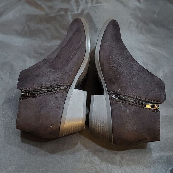 BRAND NEW UNR8ED SIDE ZIPPER +ROUND TOE ANKLE BOOTIE - Picture 8 of 15